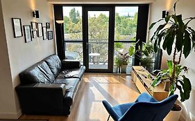 Sheffield City Centre Apartment & Balcony